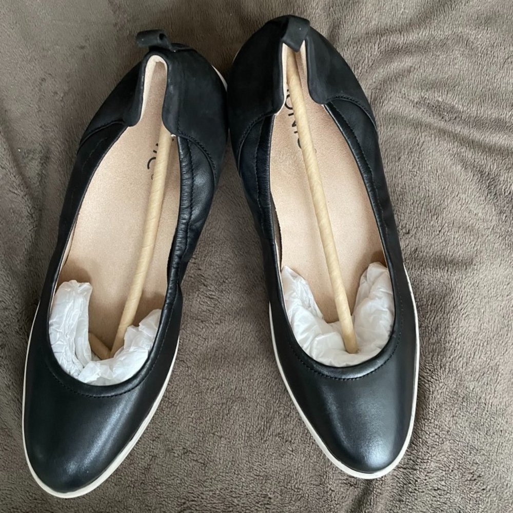 New...in Box! Vionic Jacey Wedge 9.5